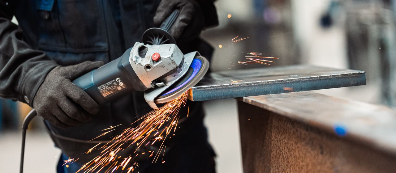Metallverarbeitung erlernen in der Ausbildung bei Gockeln Metallbau